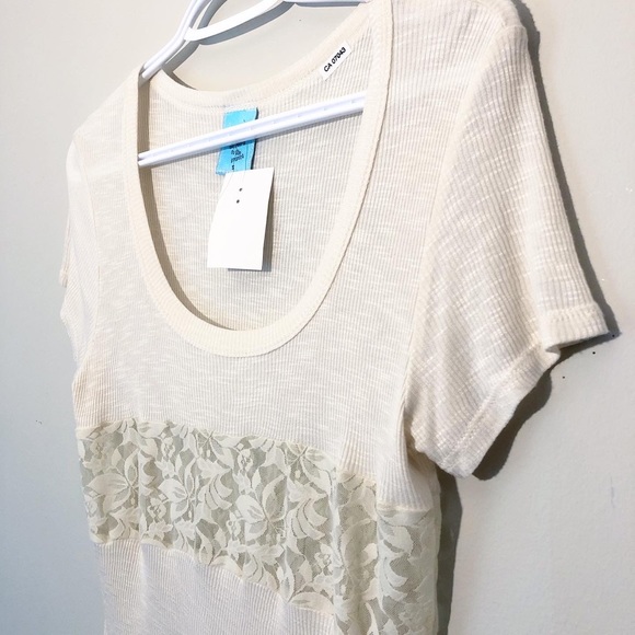 NWT Pretty Ivory Tee - Picture 3 of 5